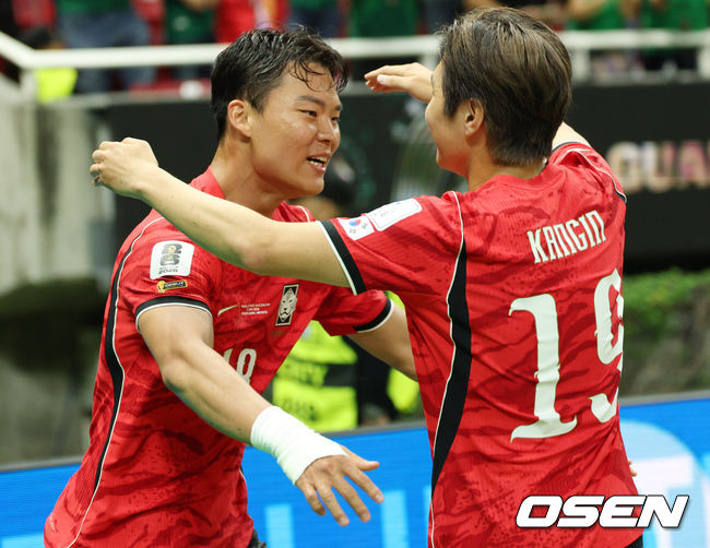  [OSEN=과달라하라(멕시코), 이대선 기자] 12일 (한국시간) 멕시코 에스타디오 과달라하라에서 2026 국제축구연맹(FIFA) 북중미 월드컵 A조 조별리그 1차전 대한민국과 체코의 경기가 열렸다.대표팀은 체코전을 시작으로 19일 개최국 멕시코와 같은 장소에서 격돌한 뒤, 25일 몬테레이 BBVA 스타디움에서 남아프리카공화국과 최종전을 치른다.후반 오현규가 역전골을 넣고 기뻐하고 있다.2026.06.12 /sunday@osen.co.kr