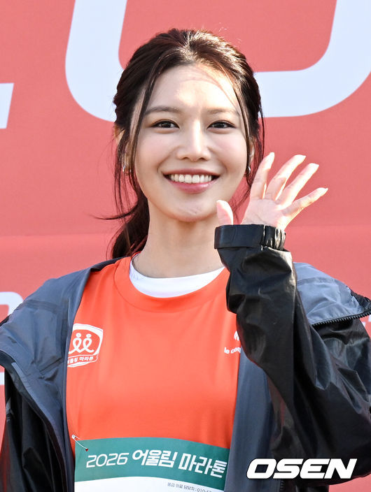 제12회 시각장애인과 함께하는 어울림 마라톤 대회가 13일 서울 마포구 평화의공원 평화광장에서 개최됐다.