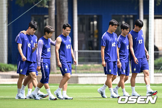 가볍게 운동화 신고 회복훈련에 임한 축구대표팀