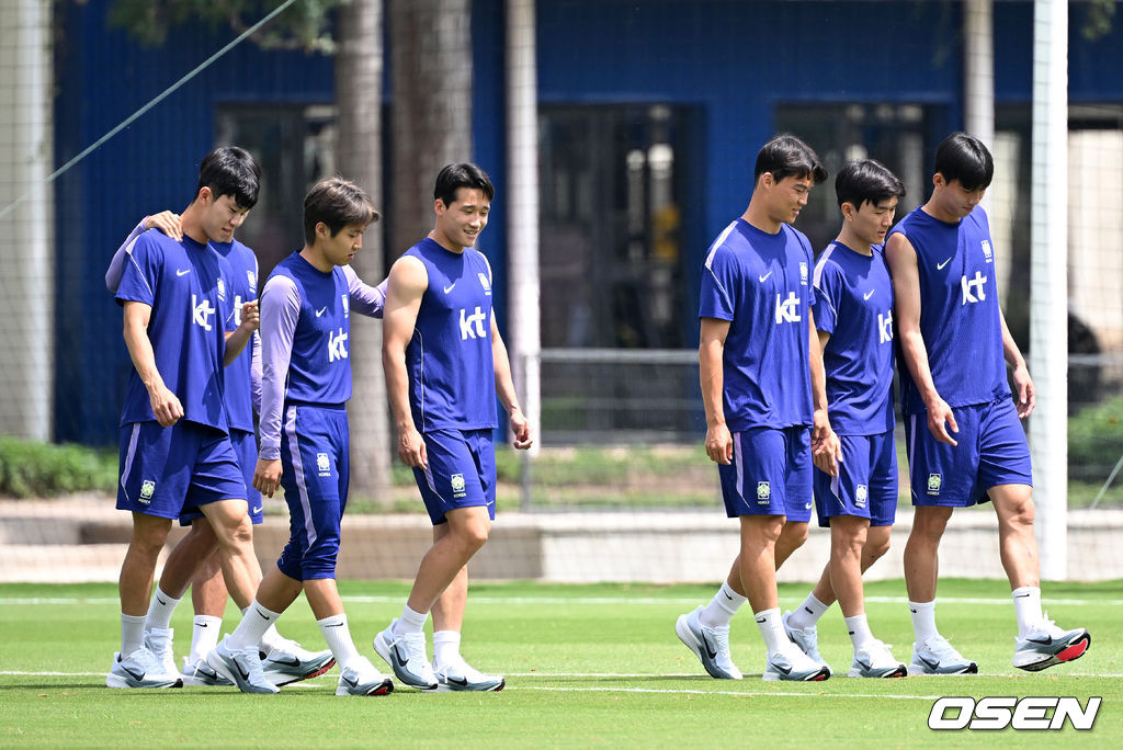 가볍게 운동화 신고 회복훈련에 임한 축구대표팀