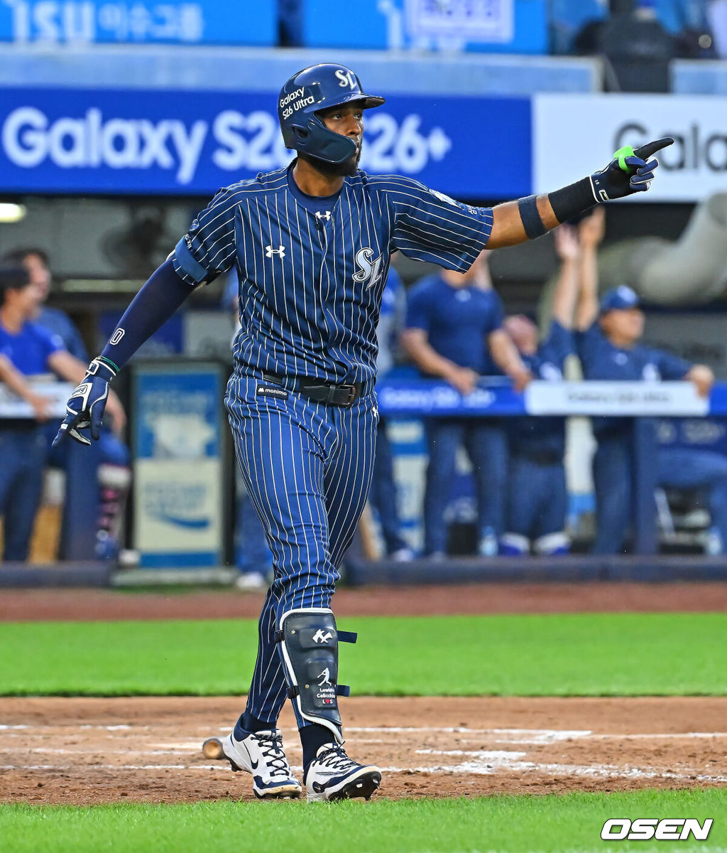 14일 대구삼성라이온즈파크에서 2026 신한 SOL KBO 리그 삼성 라이온즈와 SSG 랜더스의 경기가 열렸다. 홈팀 삼성은 양창섭이, 방문팀 SSG는 해치가 선발 출전했다. 삼성 라이온즈 디아즈가 6회말 1사 만루 우월 만루 홈런을 치고 세리머니를 하고 있다. 2026.06.14 / foto0307@osen.co.kr