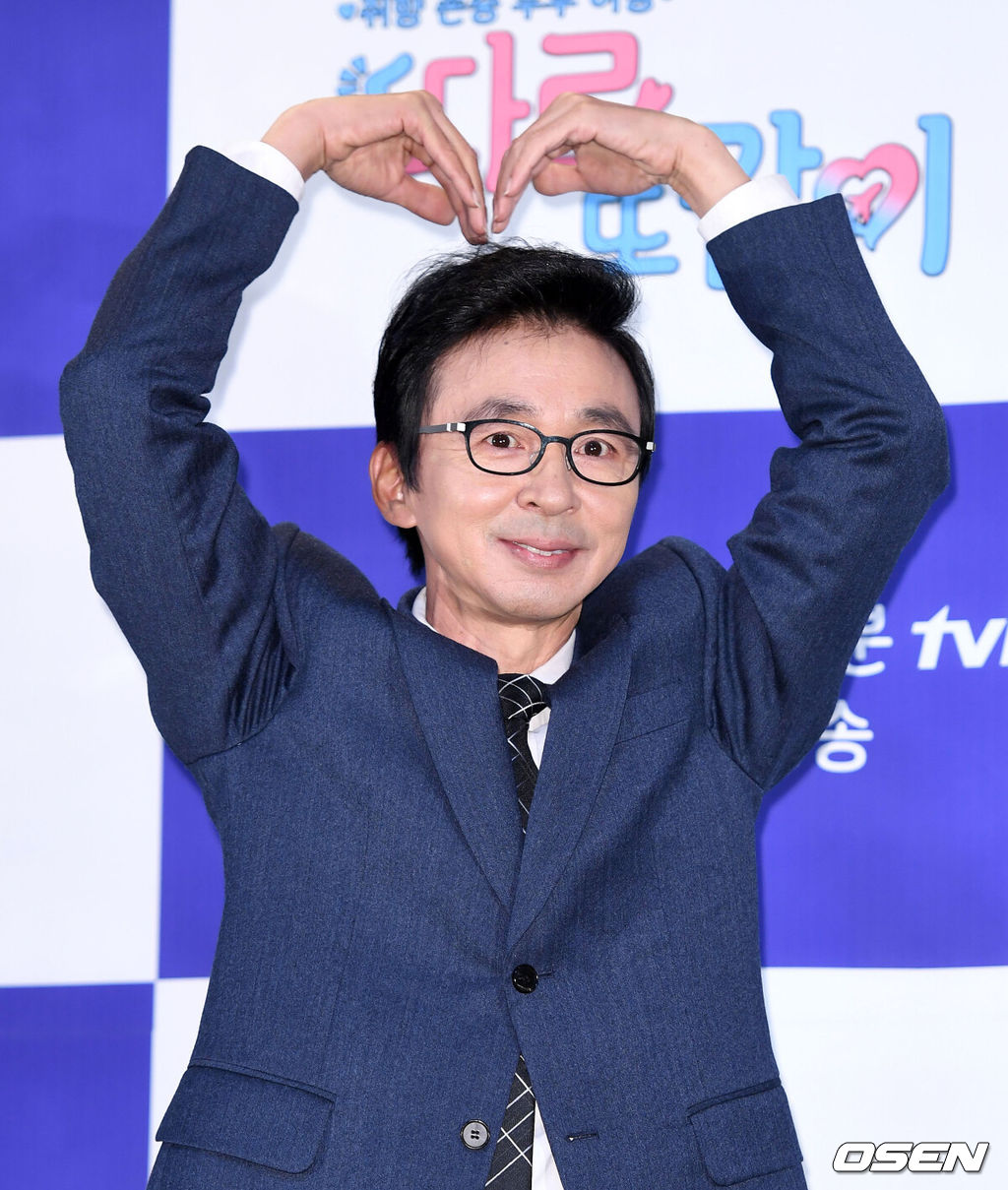 1일 오전 서울 상암동 CJ E&M센터에서 tvN ‘따로 또 같이’ 제작발표회가 열렸다.방송인 김국진이 포토타임을 갖고 있다./sunday@osen.co.kr