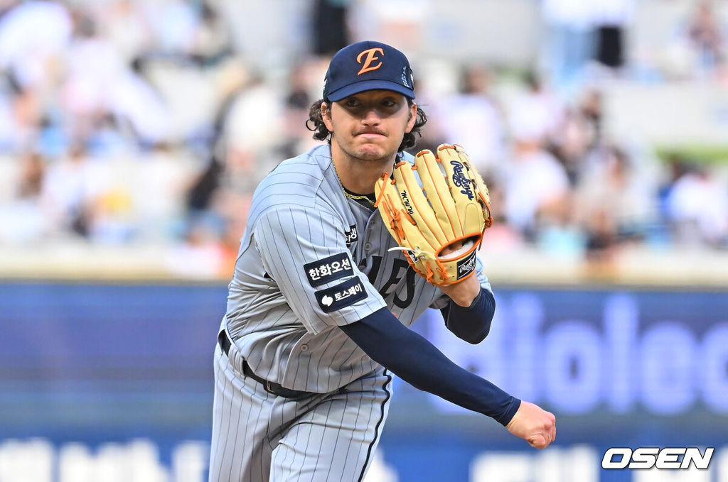 16일 창원NC파크에서 2026 신한 SOL KBO 리그 NC 다이노스와 한화 이글스의 경기가 열렸다. 홈팀 NC는 구창모가, 방문팀 한화는 화이트가 선발 출전했다. 한화 이글스 선발투수 화이트가 역투하고 있다. 2026.06.16 / foto0307@osen.co.kr