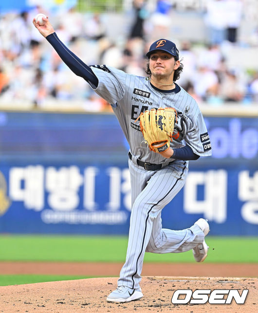 [OSEN=창원, 이석우 기자] 16일 창원NC파크에서 2026 신한 SOL KBO 리그 NC 다이노스와 한화 이글스의 경기가 열렸다. 홈팀 NC는 구창모가, 방문팀 한화는 화이트가 선발 출전했다. 한화 이글스 선발투수 화이트가 역투하고 있다. 2026.06.16 / foto0307@osen.co.kr