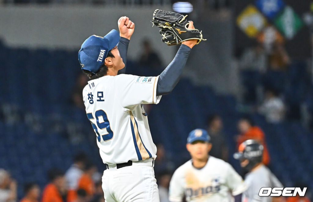 16일 창원NC파크에서 2026 신한 SOL KBO 리그 NC 다이노스와 한화 이글스의 경기가 열렸다. 홈팀 NC는 구창모가, 방문팀 한화는 화이트가 선발 출전했다. NC 다이노스 선발투수 구창모가 5회초 2사 만루 한화 이글스 문현빈을 중견수 플라이로 잡고 환호하고 있다. 2026.06.16 / foto0307@osen.co.kr