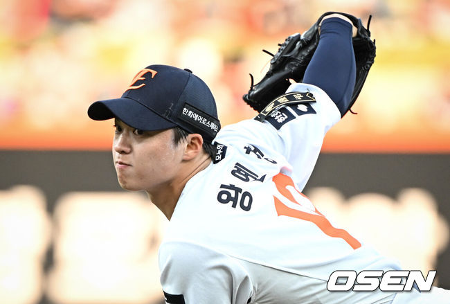 [OSEN=대전, 조은정 기자]9일 오후 대전한화생명볼파크에서 2026 신한 SOL KBO리그 한화 이글스와 KIA 타이거즈의 경기가 열렸다.이날 한화는 왕옌청을 KIA는 황동하를 선발로 내세웠다.1회초 한화 왕옌청이 역투하고 있다. 2026.06.09 /cej@osen.co.kr