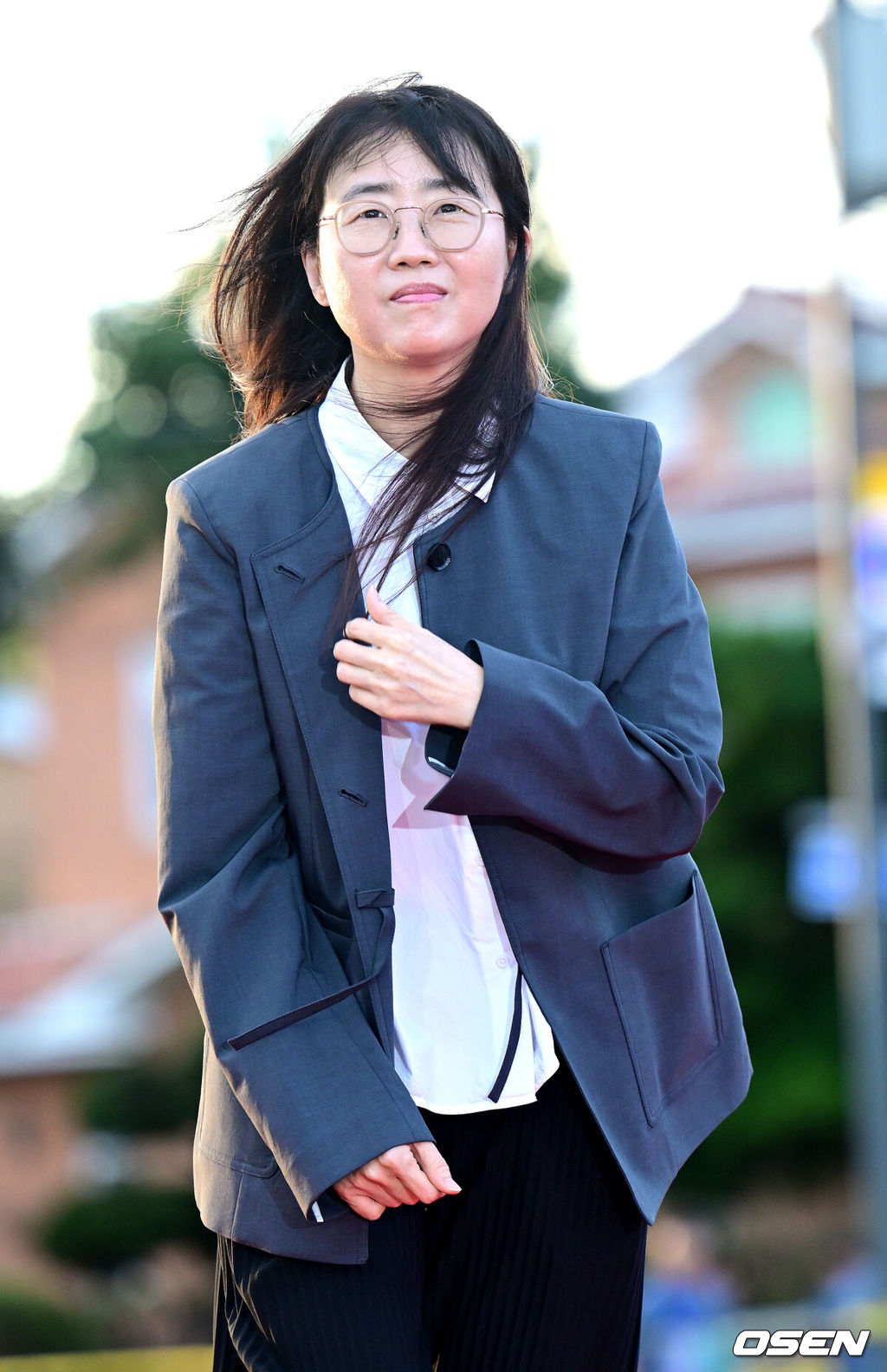 4일 오후 충청북도 제천비행장에서 ’제21회 제천국제음악영화제’ 개막식 레드카펫 행사가 열렸다.이번 영화제는 9월 4일부터 9일까지 6일간 제천시 일대에서 개최된다.김은희 작가가 레드카펫을 밟고 있다. / dreamer@osen.co.kr