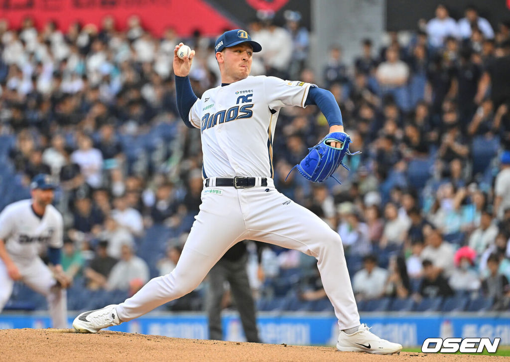 17일 창원NC파크에서 2026 신한 SOL KBO 리그 NC 다이노스와 한화 이글스의 경기가 열렸다. 홈팀 NC는 라일리가, 방문팀 한화는 류현진이 선발 출전했다. NC 다이노스 선발투수 라일리가 역투하고 있다. 2026.06.17 / foto0307@osen.co.kr