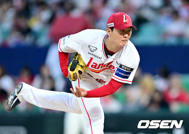 17일 인천 SSG랜더스필드에서 ‘2026 신한 SOL Bank KBO리그’ SSG 랜더스와 롯데 자이언츠의 경기가 열렸다. 5회초 SSG 선발 김건우가 힘차게 공을 뿌리고 있다. 2026.06.17 / dreamer@osen.co.kr