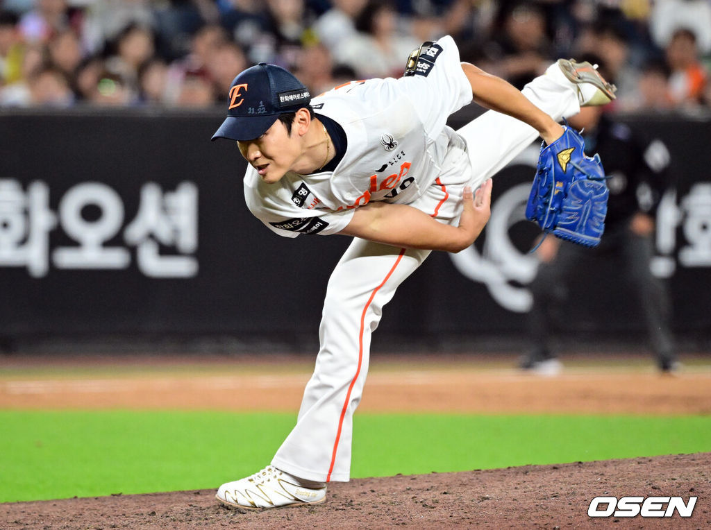 9일 오후 대전한화생명볼파크에서 2026 신한 SOL KBO리그 한화 이글스와 KIA 타이거즈의 경기가 열렸다.이날 한화는 왕옌청을 KIA는 황동하를 선발로 내세웠다.5회초 한화 윤산흠이 역투하고 있다. 2026.06.09 /cej@osen.co.kr