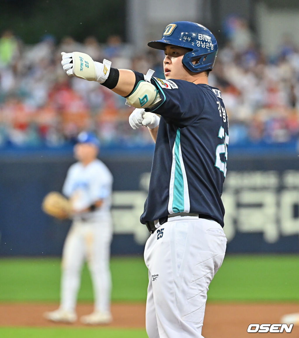 2일 대구삼성라이온즈파크에서 2026 신한 SOL KBO 리그 삼성 라이온즈와 NC 다이노스의 경기가 열렸다. 홈팀 삼성은 후라도가, 방문팀 NC는 토다가 선발 출전했다. NC 다이노스 김형준이 4회초 2사 2루 좌익수 앞 1타점 안타를 치고 세리머니를 하고 있다. 2026.06.02 / foto0307@osen.co.kr
