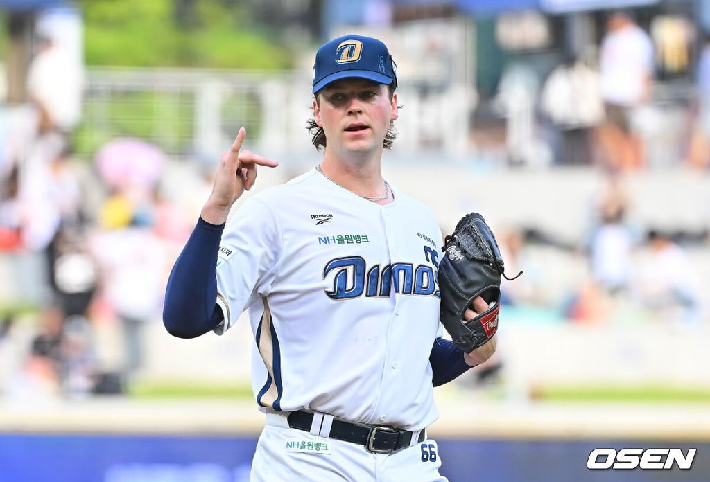18일 창원NC파크에서 2026 신한 SOL KBO 리그 NC 다이노스와 한화 이글스의 경기가 열렸다. 홈팀 NC는 테일러가, 방문팀 한화는 에르난데스가 선발 출전했다. NC 다이노스 선발투수 테일러가 사인을 보내고 있다. 2026.06.18 / foto0307@osen.co.kr