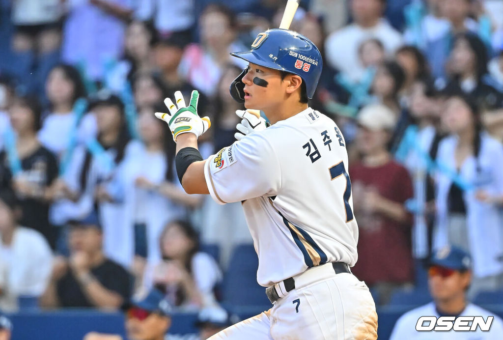 18일 창원NC파크에서 2026 신한 SOL KBO 리그 NC 다이노스와 한화 이글스의 경기가 열렸다. 홈팀 NC는 테일러가, 방문팀 한화는 에르난데스가 선발 출전했다. NC 다이노스 김주원이 2회말 2사 2루 중견수 앞 1타점 안타를 치고 있다. 2026.06.18 / foto0307@osen.co.kr