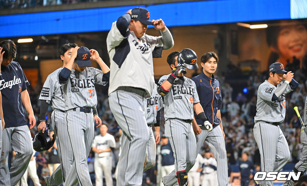 18일 창원NC파크에서 2026 신한 SOL KBO 리그 NC 다이노스와 한화 이글스의 경기가 열렸다. 홈팀 NC는 테일러가, 방문팀 한화는 에르난데스가 선발 출전했다. 한화 이글스 선수들이 6연패에 빠진 후 어두운 표정을 짓고 있다. 2026.06.18 / foto0307@osen.co.kr