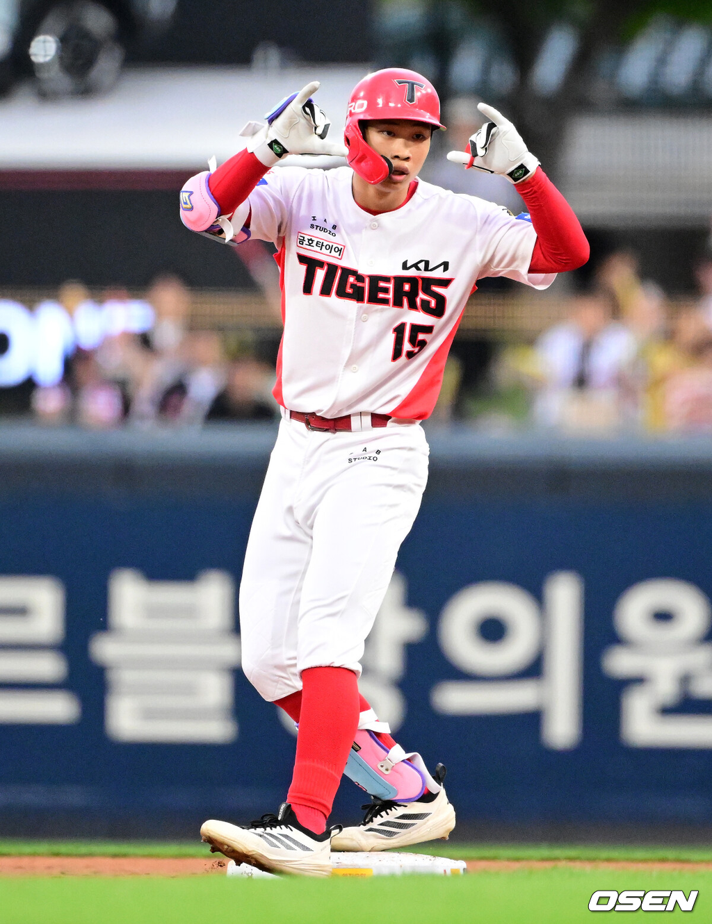 18일 광주-기아 챔피언스필드에서 2026 신한 SOL KBO리그 KIA 타이거즈와 LG 트윈스의 경기가 열렸다.KIA는 좌완 양현종, LG는 외인투수 톨허스트를 선발로 내세웠다.5회말 무사 2루에서 KIA 박재현이 중전 안타를 날리며 기뻐하고 있다. 2026.06.18 / jpnews@osen.co.kr