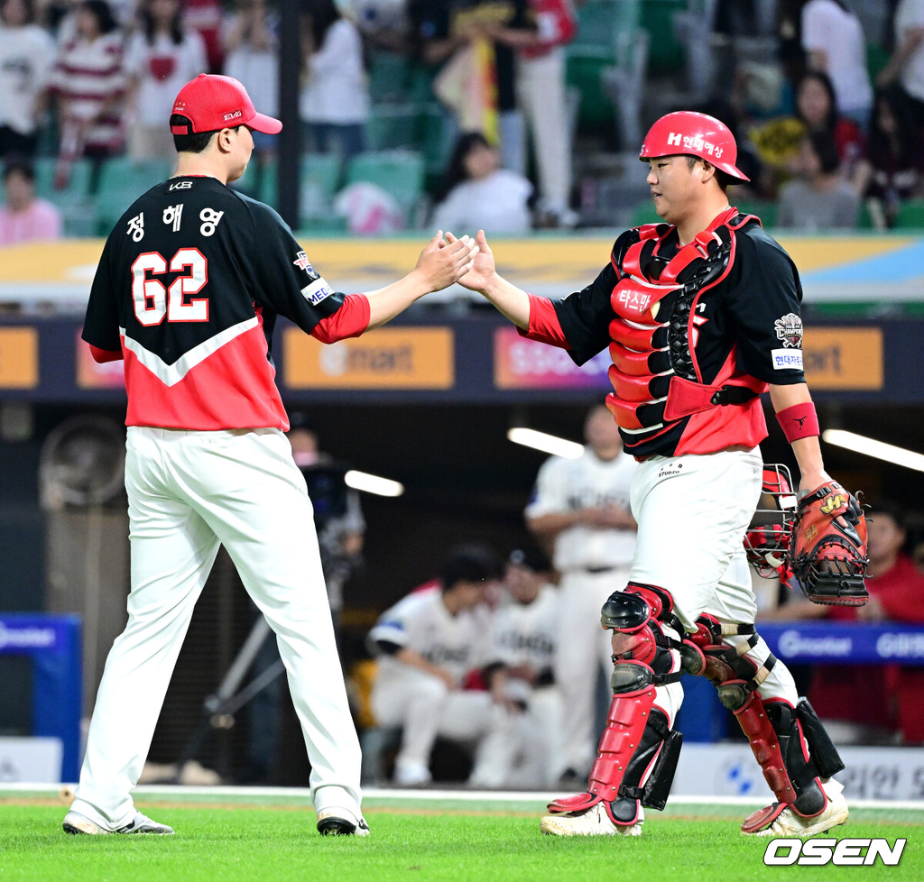 17일 광주-기아 챔피언스필드에서 2026 신한 SOL KBO리그 KIA 타이거즈와 LG 트윈스의 경기가 열렸다.KIA는 아담 올러, LG는 장현식이 선발로 나섰다.8회초 KIA 정해영이 역투하고 있다. 2026.06.17 / jpnews@osen.co.kr