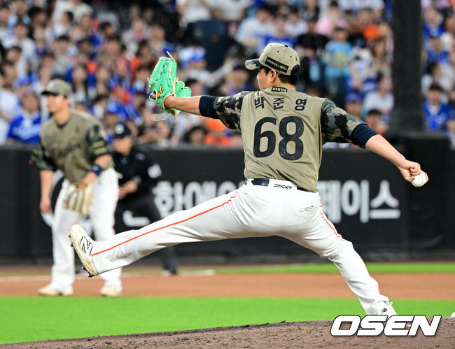 [OSEN=대전, 지형준 기자] 19일 대전 한화생명 볼파크에서 2026 신한 SOL KBO리그 한화 이글스와 삼성 라이온즈의 경기가 열렸다.6연패에 빠진 한화는 박준영, 5연승을 질주 중인 삼성은 아리엘 후라도을 선발로 내세웠다.4회초 한화 박준영이 역투하고 있다. 2026.06.19&nbsp;/ jpnews@osen.co.kr