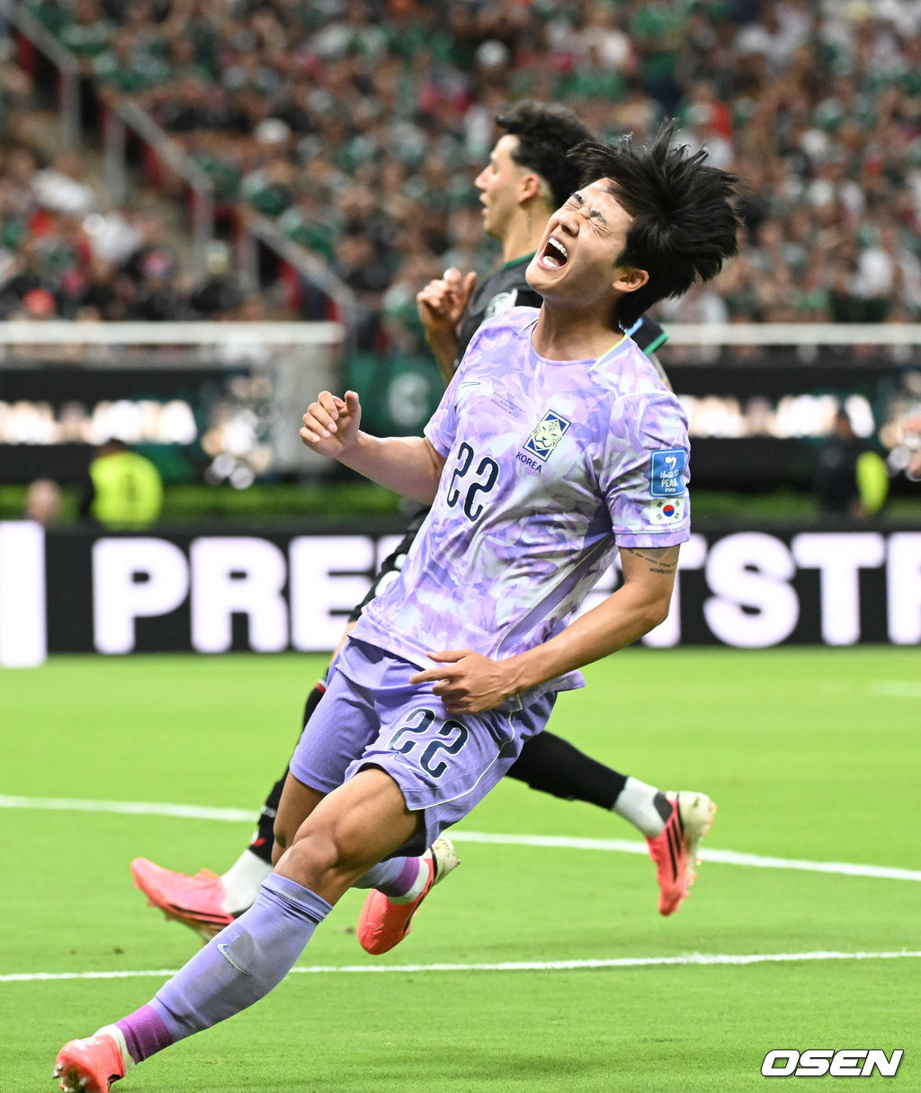19일 (한국시각) 멕시코 에스타디오 과달라하라에서 2026 국제축구연맹(FIFA) 북중미 월드컵 A조 조별리그 2차전 대한민국과 멕시코의 경기가 열렸다.체코를 상대로 2-1 역전승을 거둔 한국은 멕시코전 승리와 함께 조 1위 도약을 노린다. 멕시코 역시 남아프리카공화국을 2-0으로 꺾고 승점 3점을 확보했다.설영우가 슈팅이 빗나가자 아쉬워 하고 있다. 2026.06.19 /sunday@osen.co.kr