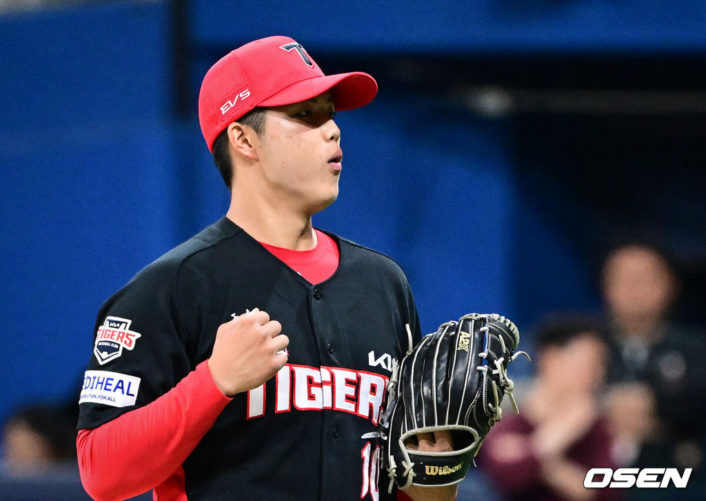 26일 오후 서울 고척스카이돔에서 2026 신한 SOL KBO 리그 키움 히어로즈와 KIA 타이거즈의 경기가 열렸다.이날 경기에 키움은 안우진을, KIA는 김태형을 선발투수로 내세웠다.5회말 무실점으로 이닝을 마치며 승리투수 요건을 챙긴 김태형이 기뻐하고 있다.  2026.05.26 /cej@osen.co.kr