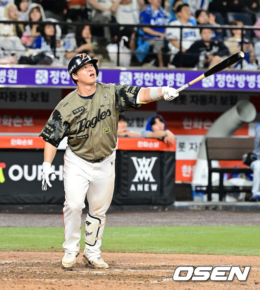 [OSEN=대전, 지형준 기자] 20일 대전 한화생명 볼파크에서 2026 신한 SOL KBO리그 한화 이글스와 삼성 라이온즈의 경기가 열렸다.한화는 왕옌청, 삼성은 장찬희를 선발로 내세웠다.7회말 2사 1루에서 한화 노시환이 1타점 적시 2루타를 날리고 있다. 2026.06.20&nbsp;/ jpnews@osen.co.kr
