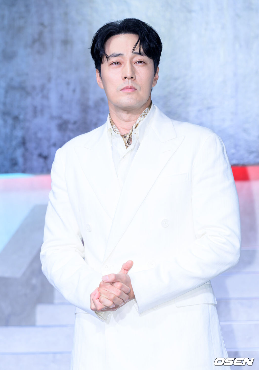 5일 서울 중구 앰배서더 서울 풀만 호텔 넷플릭스 시리즈 '광장' 제작발표회가 열렸다.스스로 아킬레스건을 자르고 광장 세계를 떠났던 ‘기준’이, 조직의 2인자였던 동생 ‘기석’의 죽음으로 11년 만에 돌아와 복수를 위해 그 배후를 파헤치는 느와르 액션이다.배우 소지섭이 포토타임을 가지고 있다. 2025.06.05 /sunday@osen.co.kr