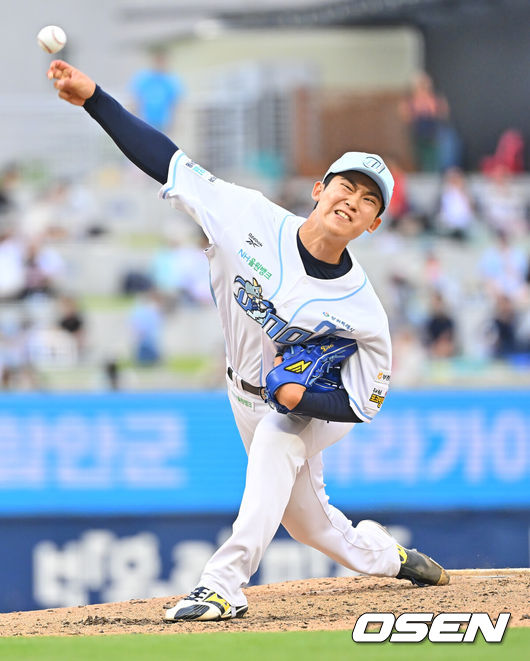 [OSEN=창원, 이석우 기자] 21일 창원NC파크에서 2026 신한 SOL KBO 리그 NC 다이노스와 SSG 랜더스의 경기가 열렸다. 홈팀 NC는 김태경이, 방문팀 SSG 최민준이 선발 출전했다. NC 다이노스 신영우가 역투하고 있다. 2026.06.21 / foto0307@osen.co.kr