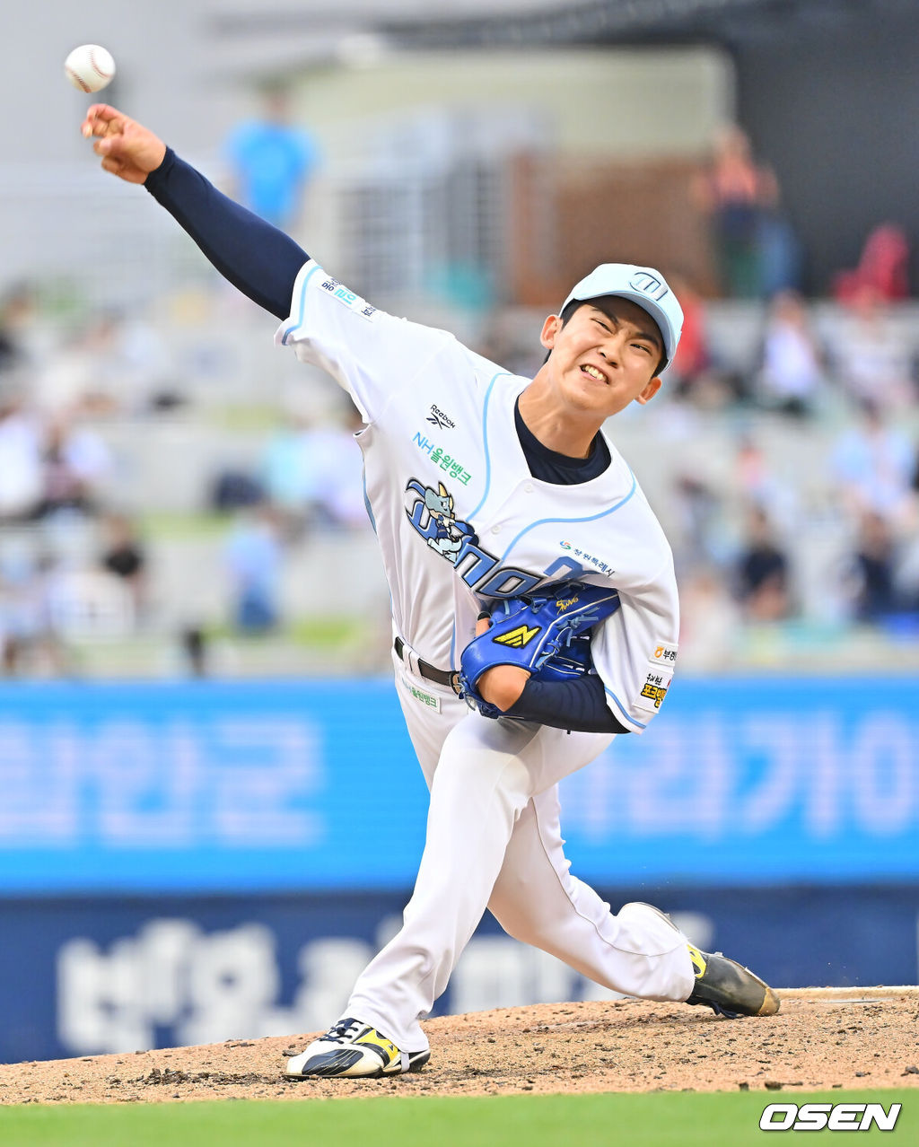 21일 창원NC파크에서 2026 신한 SOL KBO 리그 NC 다이노스와 SSG 랜더스의 경기가 열렸다. 홈팀 NC는 김태경이, 방문팀 SSG 최민준이 선발 출전했다. NC 다이노스 신영우가 역투하고 있다. 2026.06.21 / foto0307@osen.co.kr