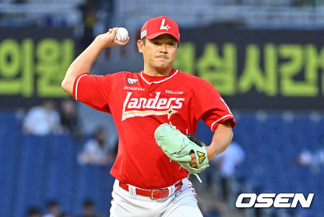 [OSEN=창원, 이석우 기자] 21일 창원NC파크에서 2026 신한 SOL KBO 리그 NC 다이노스와 SSG 랜더스의 경기가 열렸다. 홈팀 NC는 김태경이, 방문팀 SSG 최민준이 선발 출전했다. SSG 랜더스 노경은이 역투하고 있다. 2026.06.21 / foto0307@osen.co.kr