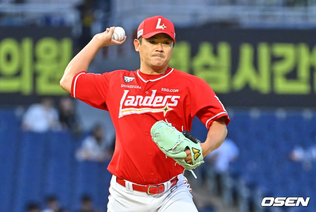 21일 창원NC파크에서 2026 신한 SOL KBO 리그 NC 다이노스와 SSG 랜더스의 경기가 열렸다. 홈팀 NC는 김태경이, 방문팀 SSG 최민준이 선발 출전했다. SSG 랜더스 노경은이 역투하고 있다. 2026.06.21 / foto0307@osen.co.kr