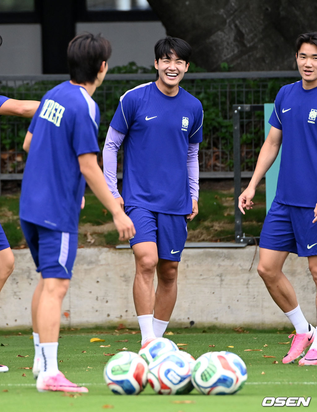 홍명보 감독이 이끄는 대한민국 축구국가대표팀이 18일(한국시각) 멕시코 과달라하라 인근 사포판의 치바스 베르데 바예에서 훈련을 진행했다.대한민국 축구대표팀은 19일 오전 10시(한국시간) 개최국 멕시코를 상대로 A조 조별리그 2차전을 갖는다.대한민국 설영우가 훈련 중 웃고 있다. 2026.06.18 /sunday@osen.co.kr
