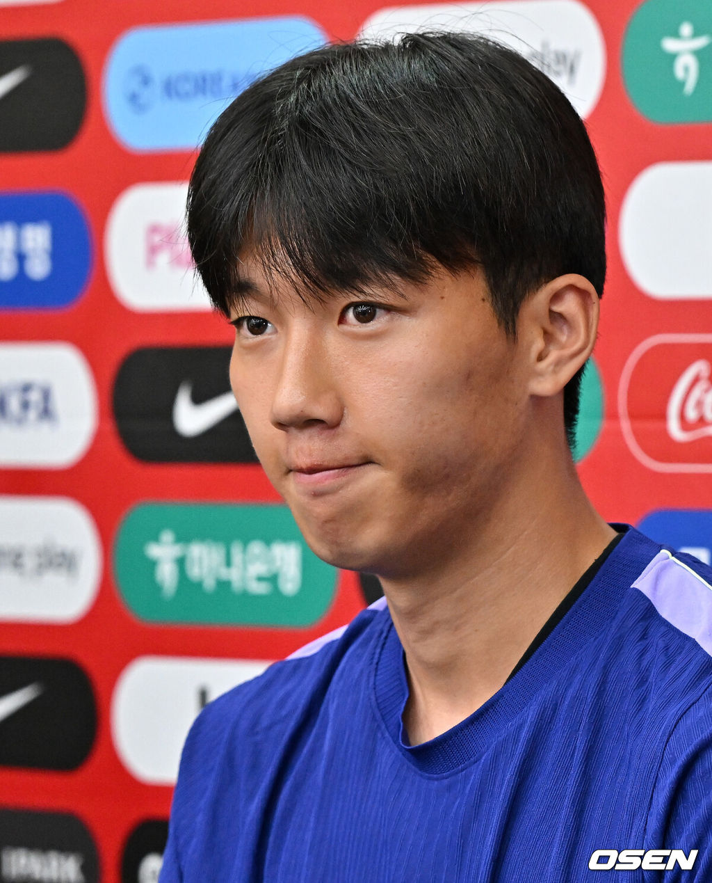 23일(한국시간) 멕시코 몬테레이에 위치한 에스타디오 유니버시타리오에서 대한민국 축구 대표팀 이한범의 인터뷰가 진행됐다.대한민국 축구대표팀은 오는 25일 오전 10시 멕시코 몬테레이 스타디움에서 남아프리카공화국을 상대로 2026 국제축구연맹(FIFA) 북중미 월드컵 조별리그 A조 최종 3차전을 치른다. 대한민국 이한범이 인터뷰를 하고 있다. 20206.06.23 /sunday@osen.co.kr