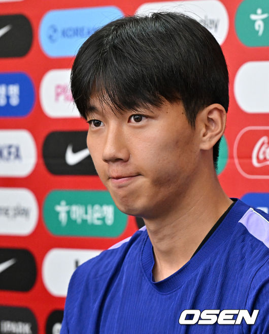 [OSEN=몬테레이(멕시코), 이대선 기자] 23일(한국시간) 멕시코 몬테레이에 위치한 에스타디오 유니버시타리오에서 대한민국 축구 대표팀 이한범의 인터뷰가 진행됐다.대한민국 축구대표팀은 오는 25일 오전 10시 멕시코 몬테레이 스타디움에서 남아프리카공화국을 상대로 2026 국제축구연맹(FIFA) 북중미 월드컵 조별리그 A조 최종 3차전을 치른다. 대한민국 이한범이 인터뷰를 하고 있다. 20206.06.23 /sunday@osen.co.kr