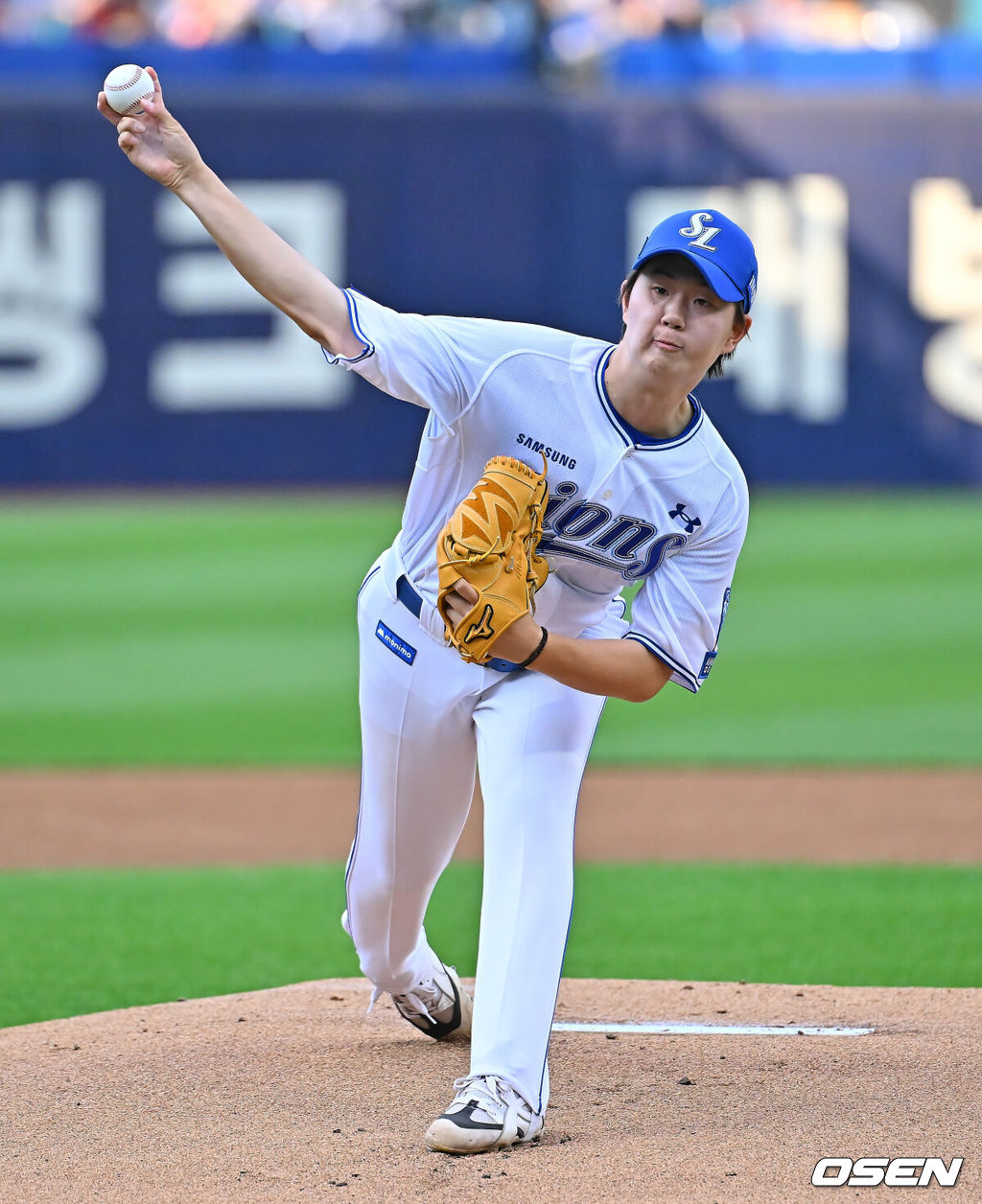 12일 대구삼성라이온즈파크에서 2026 신한 SOL KBO 리그 삼성 라이온즈와 SSG 랜더스의 경기가 열렸다. 홈팀 삼성은 장찬희가, 방문팀 SSG는 타케다가 선발 출전했다. 삼성 라이온즈 선발 투수 장찬희가 역투하고 있다. 2026.06.12 / foto0307@osen.co.kr