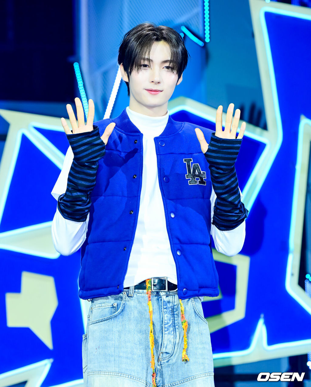 13일 오후 서울 광진구 광장동 예스24 라이브홀에서 TWS(투어스) 미니 4집 ‘play hard’ 쇼케이스가 열렸다.타이틀곡 ‘OVERDRIVE’는 과열된 상태를 뜻하는 제목처럼, 좋아하는 것에 푹 빠진 TWS의 폭발하는 감정을 그린 곡이다. TWS 영재가 포토타임을 하고 있다. 2025.10.13 /jpnews@osen.co.kr