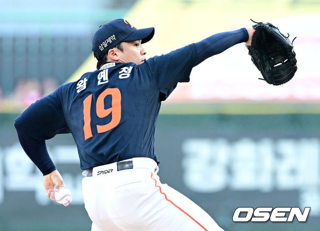 [OSEN=인천, 최규한 기자] 26일 인천 SSG랜더스필드에서 ‘2026 신한 SOL Bank KBO리그’ SSG 랜더스와 한화 이글스의 경기가 열렸다.홈팀 SSG는 토마스 해치, 방문팀 한화는 왕옌청을 선발로 내세웠다.1회말 한화 선발 왕옌청이 힘차게 공을 뿌리고 있다. 2026.06.26 / dreamer@osen.co.kr