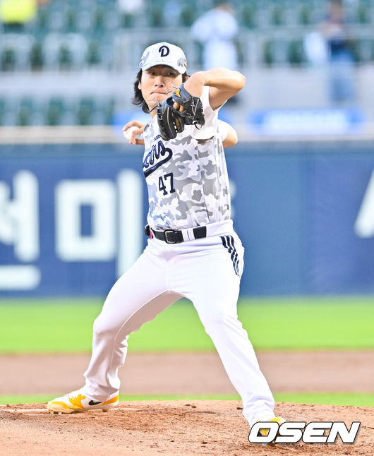 [OSEN=잠실, 박준형 기자] 26일 오후 서울 잠실구장에서 2026 신한 SOL Bank KBO리그 두산 베어스와 KIA 타이거즈의 경기가 진행됐다. 이날 경기에 두산은 곽빈(5승 3패)을, KIA는 황동하(6승 1패)를 선발투수로 내세웠다.2회초 두산 선발투수 곽빈이 역투하고 있다.    2026.06.26&nbsp;/ soul1014@osen.co.kr