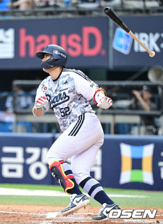 [OSEN=잠실, 최규한 기자] 25일 서울 잠실야구장에서 ‘2026 신한 SOL Bank KBO리그’ 두산 베어스와 KIA 타이거즈의 경기가 열렸다. 6회말 무사 선두타자로 나선 두산 박준순이 안타를 날리고 있다. 2026.06.27 / dreamer@osen.co.kr