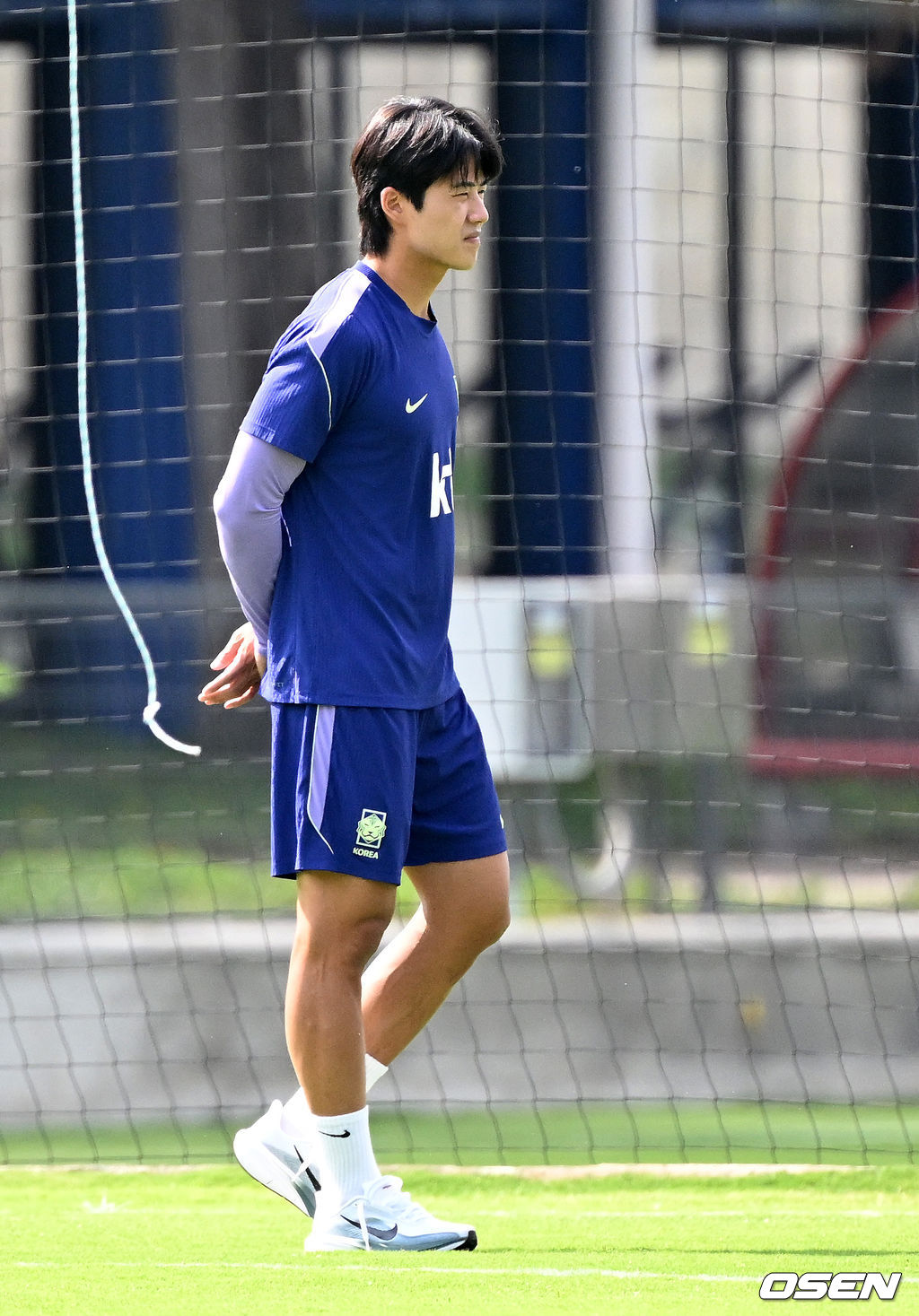 홍명보 감독이 이끄는 대한민국 축구국가대표팀이 26일(한국시각) 멕시코 과달라하라 인근 사포판의 치바스 베르데 바예에서 훈련을 진행했다.대한민국은 1승 2패(승점 3)로 조 3위에 머물렀다. 자력으로 32강에 오를 기회를 놓쳤고, 이제는 다른 조 경기 결과를 기다려야 하는 처지가 됐다.대한민국 설영우가 훈련을 하고 있다. 2026.06.26 /sunday@osen.co.kr
