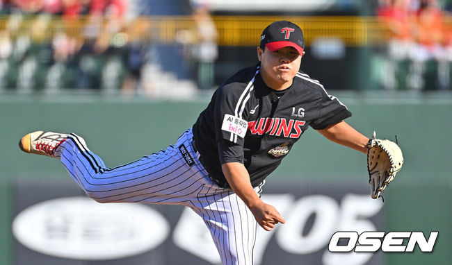 [OSEN=부산, 이석우 기자] 28일 부산 사직야구장에서 2026 신한 SOL KBO 리그 롯데 자이언츠와 LG 트윈스의 경기가 열렸다. 홈팀 롯데는 비슬리가, 방문팀 LG는 장현식이 선발 출전했다.LG 트윈스 선발 투수 장현식이 역투하고 있다. 2026.06.28 / foto0307@osen.co.kr