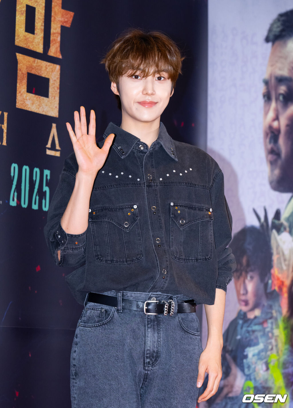 21일 서울 잠실 롯데월드타워 롯데시네마에서 영화 '거룩한 밤: 데몬 헌터스'(감독 임대희) VIP 시사회 포토월 행사가 진행됐다.'거룩한 밤: 데몬 헌터스'는 악을 숭배하는 집단에 의해 혼란에 빠진 도시, 특별한 능력을 갖춘 어둠의 해결사 '거룩한 밤' 팀 바우(마동석), 샤론(서현), 김군(이다윗)이 악의 무리를 처단하는 오컬트 액션이다.유나이트 이은상이 포즈를 취하고 있다. 2025.04.21 / ksl0919@osen.co.kr