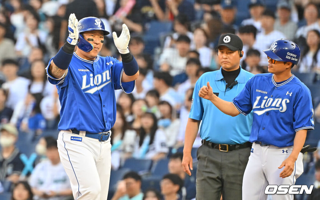 30일 창원NC파크에서 2026 신한 SOL KBO 리그 NC 다이노스와 삼성 라이온즈의 경기가 열렸다. 홈팀 NC는 테일러가, 방문팀 삼성은 오러클린이 선발 출전했다. 삼성 라이온즈 최형우가 1회초 2사 2루 우익수 앞 1타점 안타를 치고 세리머니를 하고 있다. 2026.06.30 / foto0307@osen.co.kr