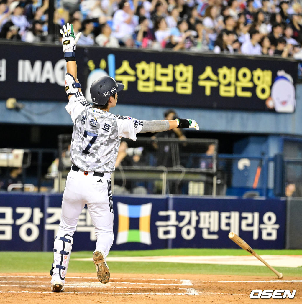 쐐기 스리런포 날리는 박찬호