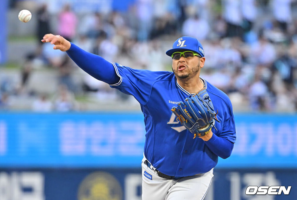 1일 창원NC파크에서 2026 신한 SOL KBO 리그 NC 다이노스와 삼성 라이온즈의 경기가 열렸다. 홈팀 NC는 토다가, 방문팀 삼성은 후라도가 선발 출전했다. 삼성 라이온즈 선발투수 후라도가 역투하고 있다. 2026.07.01 / foto0307@osen.co.kr