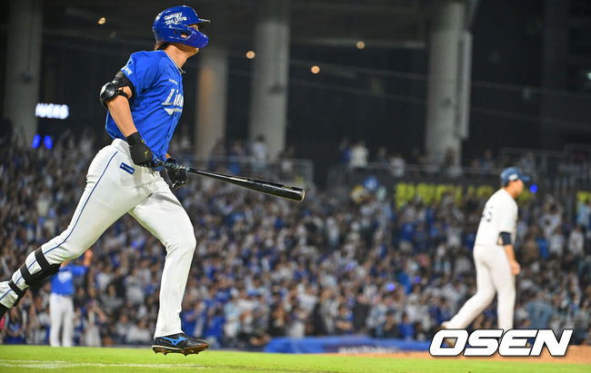 [OSEN=창원, 이석우 기자] 2일 창원NC파크에서 2026 신한 SOL KBO 리그 NC 다이노스와 삼성 라이온즈의 경기가 열렸다. 홈팀 NC는 김태경이, 방문팀 삼성은 김백산이 선발 출전했다. 삼성 라이온즈 구자욱이 7회초 무사 우중월 솔로 홈런을 치고 있다. 2026.07.02 / foto0307@osen.co.kr