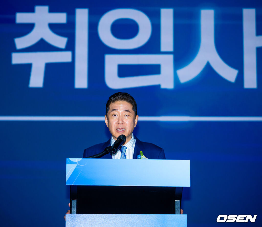 3일 서울 그랜드 하얏트 서울 그랜드볼룸홀에 한국배구연맹 총재 이·취임식이 열렸다.이호진 태광그룹 회장이 한국배구연맹(KOVO) 9대 총재로 선임됐다. 이호진 한국배구연맹 신임 총재가 취임사를 하고 있다. 2026.07.03 / rumi@osen.co.kr