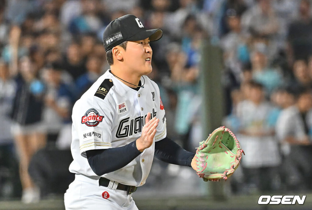 23일 부산 사직야구장에서 2026 신한 SOL KBO 리그 롯데 자이언츠와 NC 다이노스의 경기가 열렸다. 홈팀 롯데는 박세웅이, 방문팀 NC는 라일리가 선발 출전했다.롯데 자이언츠 최준용이 9회초 2사 1,2루 NC 다이노스 김형준을 삼진으로 잡고 환호하고 있다. 2026.06.23 / foto0307@osen.co.kr
