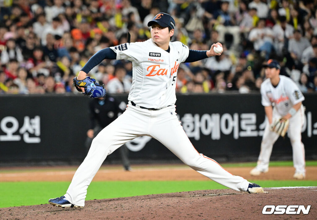 9일 오후 대전한화생명볼파크에서 2026 신한 SOL KBO리그 한화 이글스와 KIA 타이거즈의 경기가 열렸다.이날 한화는 왕옌청을 KIA는 황동하를 선발로 내세웠다.7회초 한화 조동욱이 역투하고 있다. 2026.06.09 /cej@osen.co.kr
