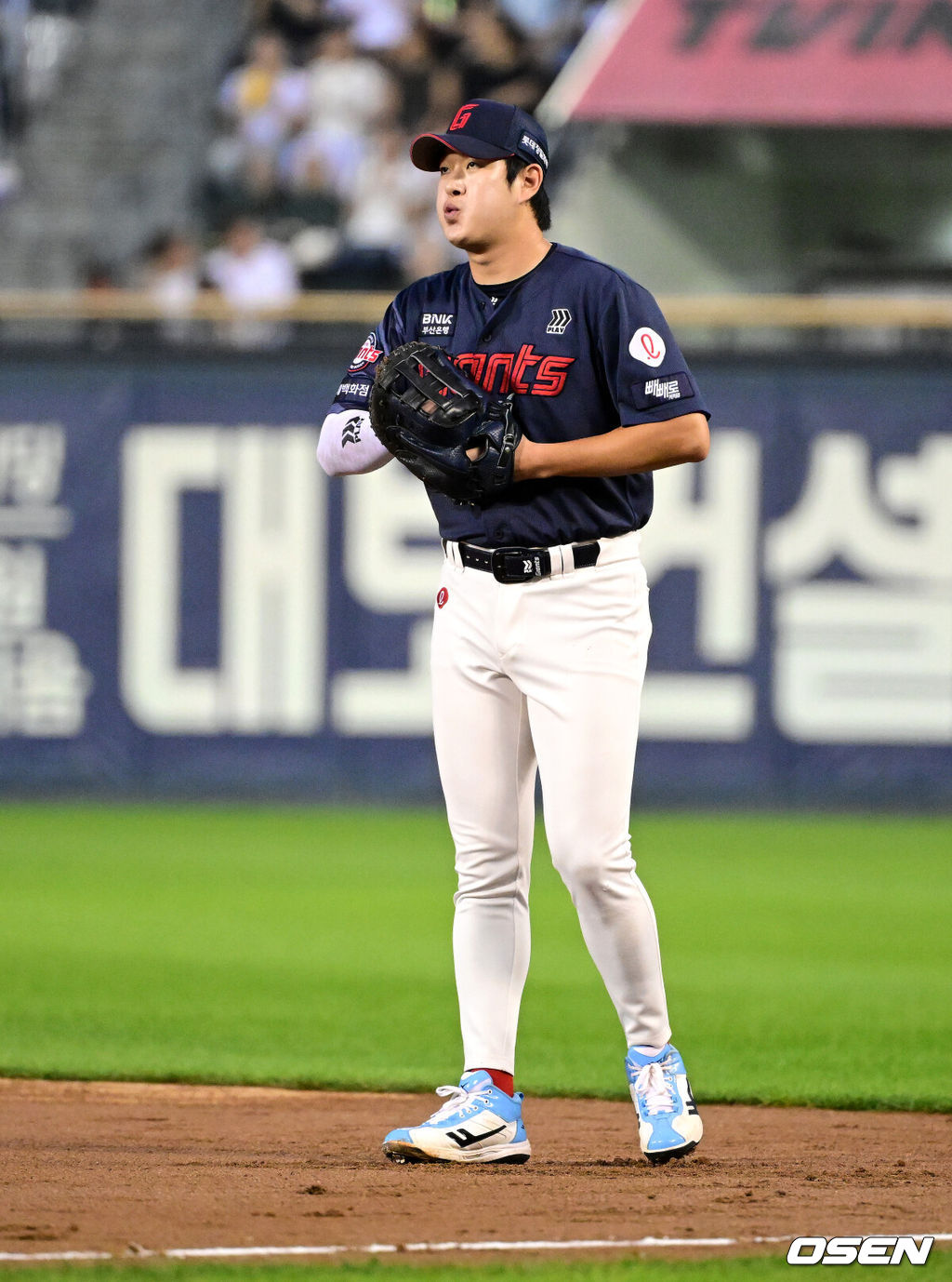 2일 서울 잠실야구장에서 2026 신한 SOL KBO리그 두산 베어스와 롯데 자이언츠의 경기가 열렸다.이날 두산은 곽빈, 롯데는 나균안을 선발로 내세웠다.1회말 롯데 나승엽이 선발 출전해 수비를 하고 있다. 2026.07.02 / jpnews@osen.co.kr