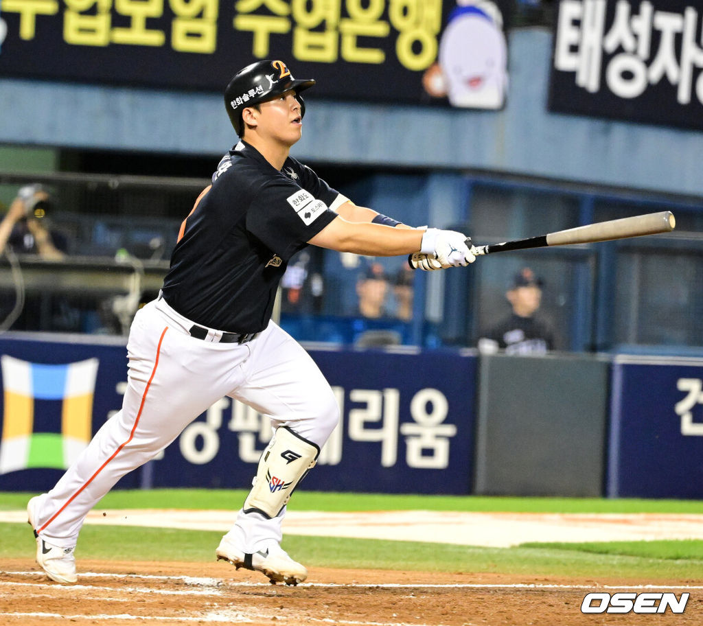 3일 서울 잠실야구장에서 2026 신한 SOL KBO리그 LG 트윈스와 한화 이글스의 경기가 열렸다.이날 LG는 웰스, 한화는 화이트를 선발투수로 내세웠다. 8회초 2사 1루에서 한화 노시환이 우월 투런포를 날리고 있다. 2026.07.03 / jpnews@osen.co.kr