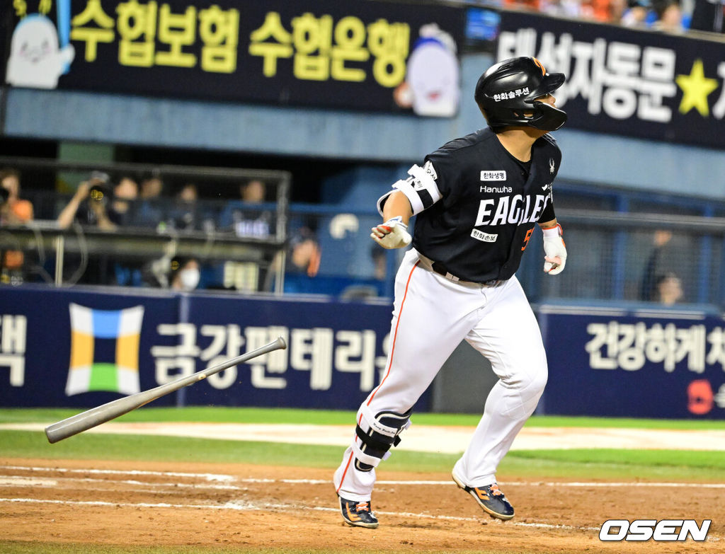 3일 서울 잠실야구장에서 2026 신한 SOL KBO리그 LG 트윈스와 한화 이글스의 경기가 열렸다.이날 LG는 웰스, 한화는 화이트를 선발투수로 내세웠다. 9회초 2사 3루에서 한화 강백호가 좌월 투런포를 날리고 있다. 2026.07.03 / jpnews@osen.co.kr